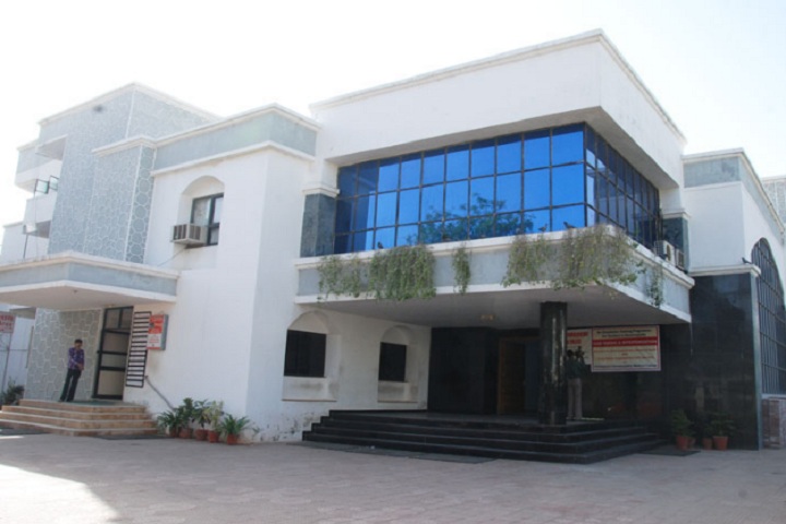 https://cache.careers360.mobi/media/colleges/social-media/media-gallery/18774/2019/1/2/Campus View of Ahmedabad Physiotherapy College Ahmedabad_Campus-View.jpg